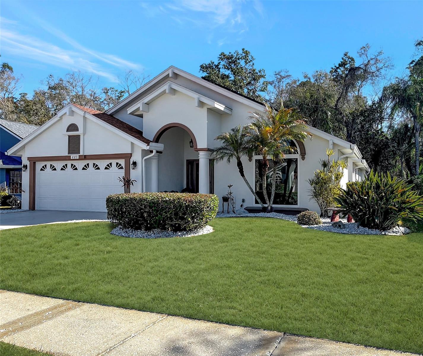 889 CRESTRIDGE CIRCLE