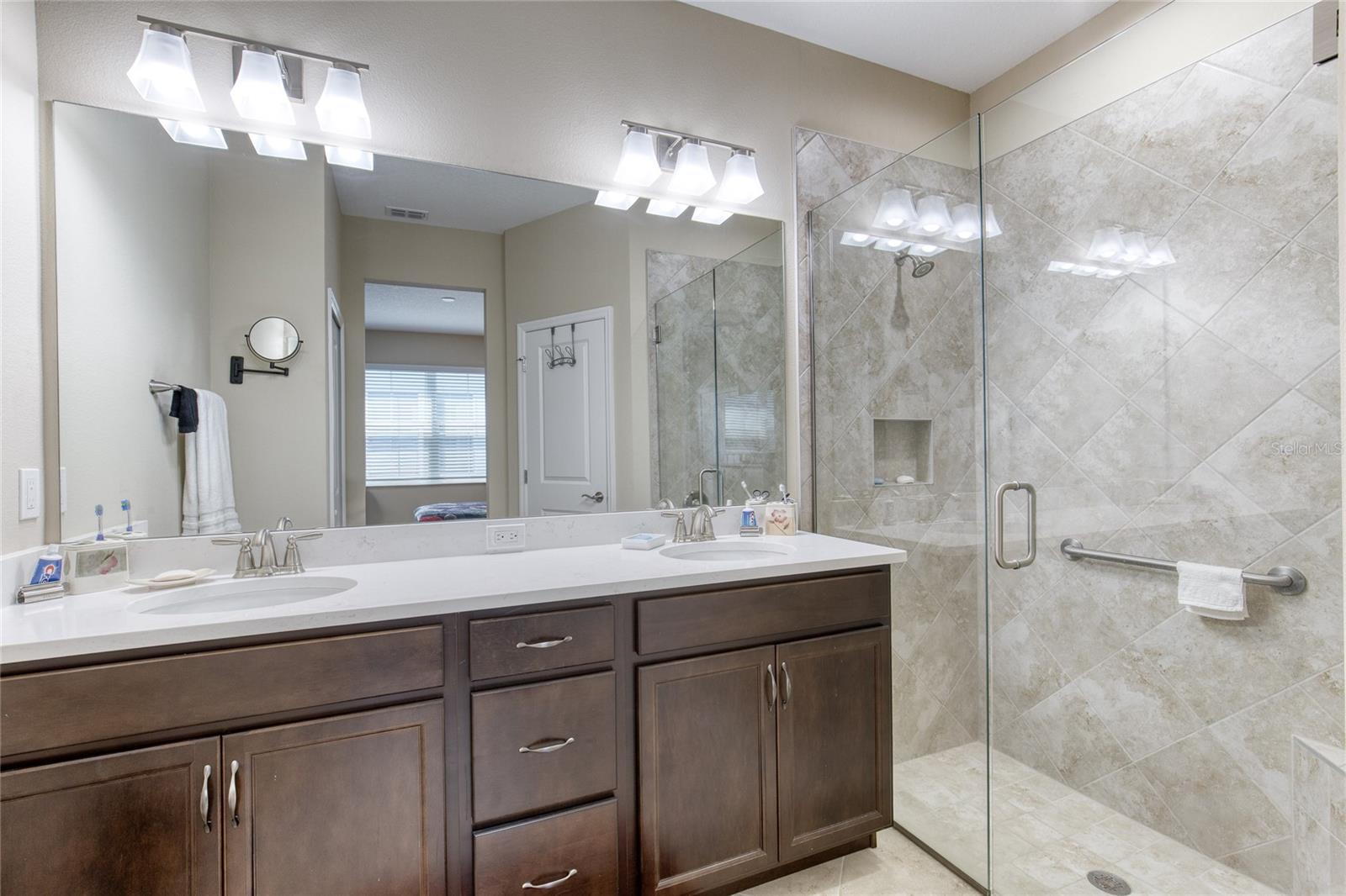 LATITUDE/DAYTONA BEACH CLOAR - Residential