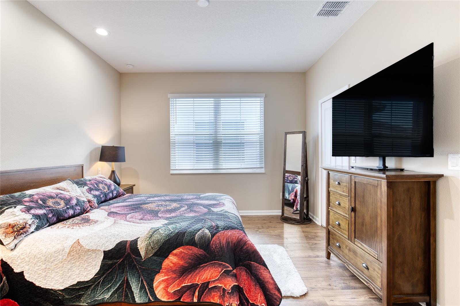 LATITUDE/DAYTONA BEACH CLOAR - Residential