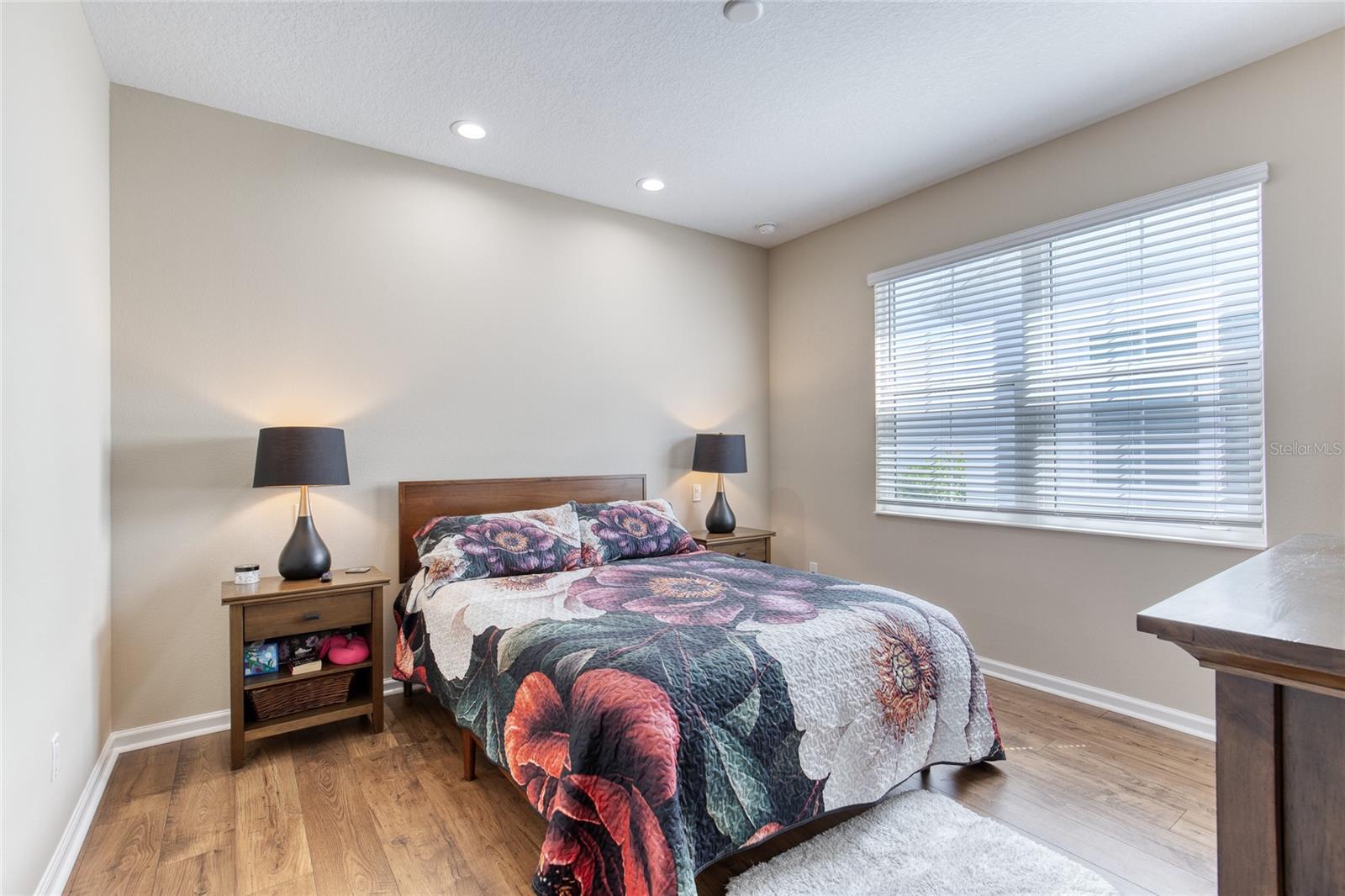 LATITUDE/DAYTONA BEACH CLOAR - Residential