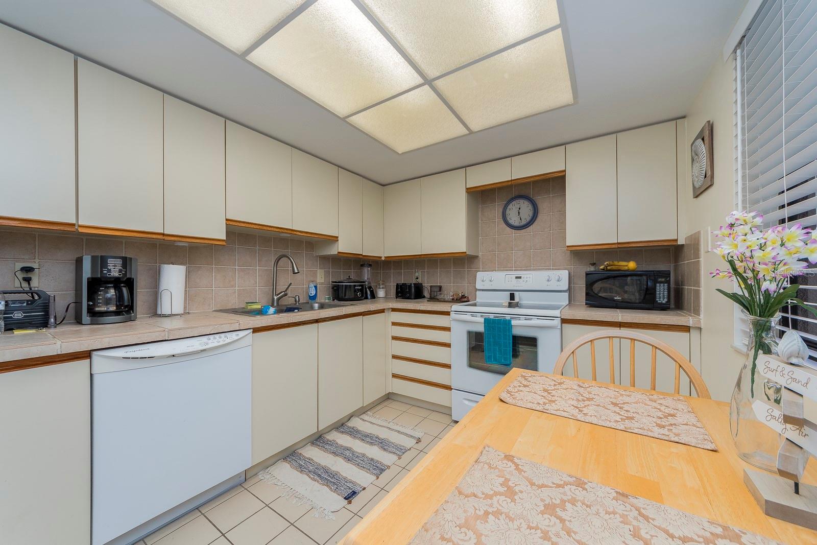 IMPERIAL PINES CONDO - Residential Lease