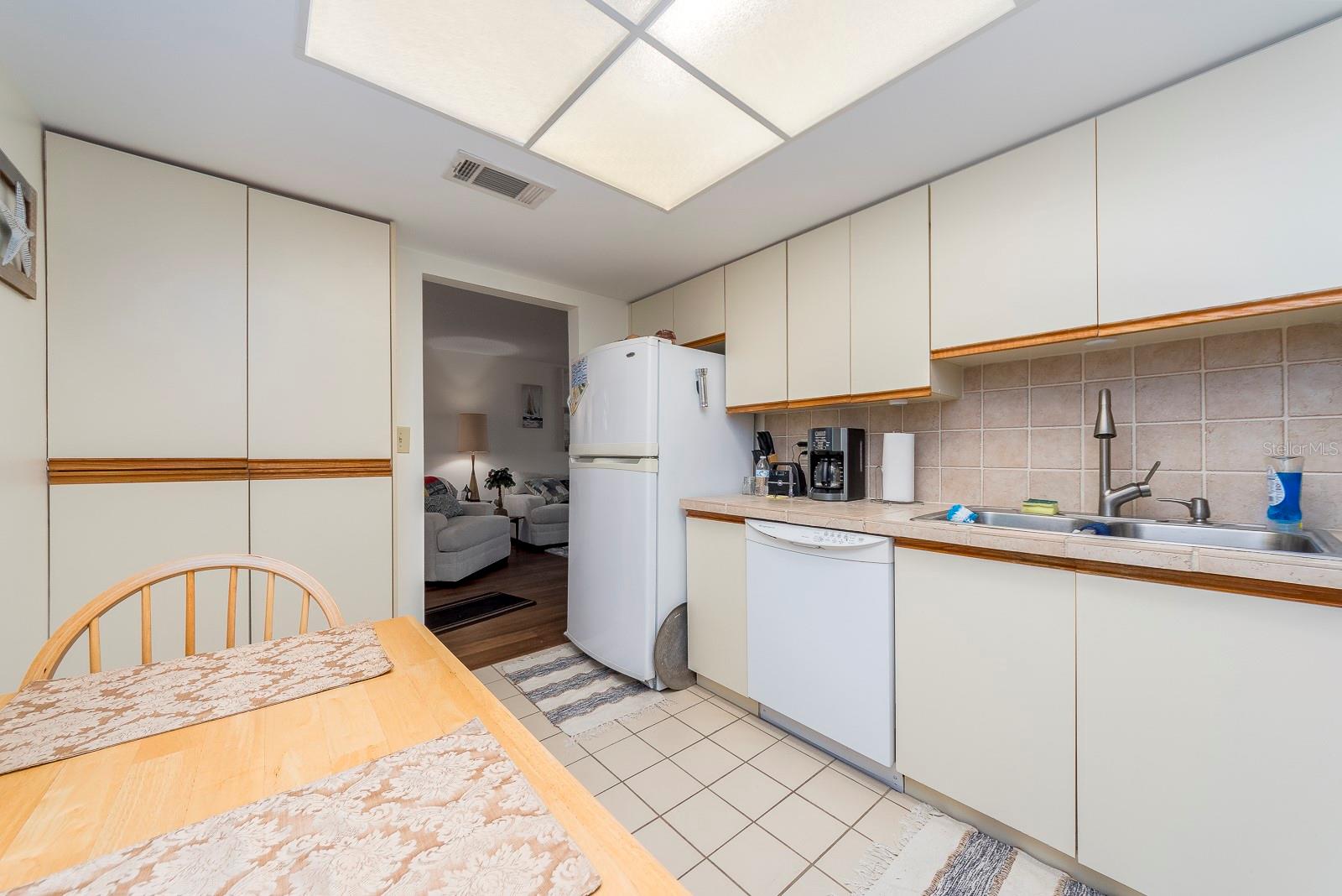 IMPERIAL PINES CONDO - Residential Lease