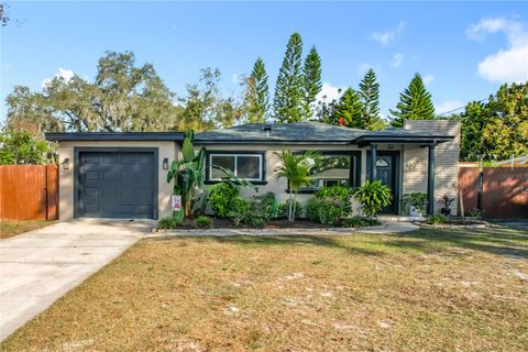 Photo of 102 NE 9th Street, Mulberry, FL 33860 (MLS # L4958604)