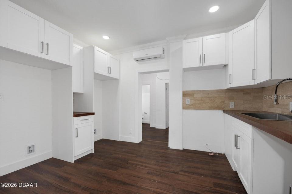 HIGBEES DAYTONA - Commercial Sale