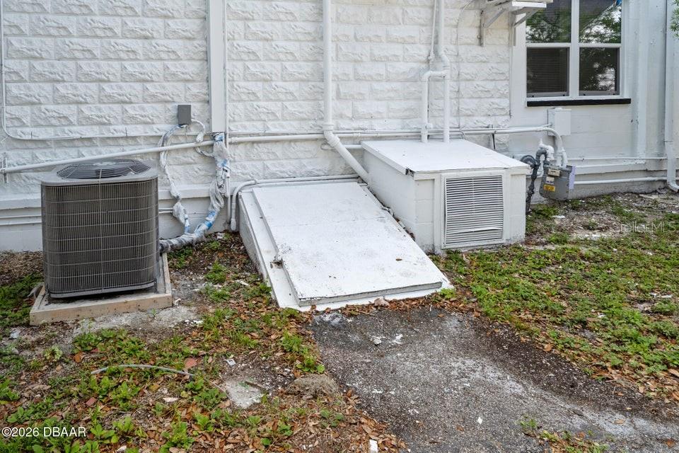HIGBEES DAYTONA - Commercial Sale