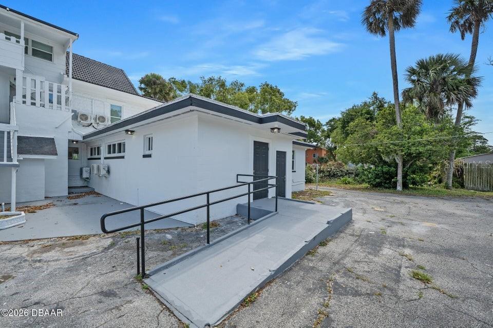 HIGBEES DAYTONA - Commercial Sale