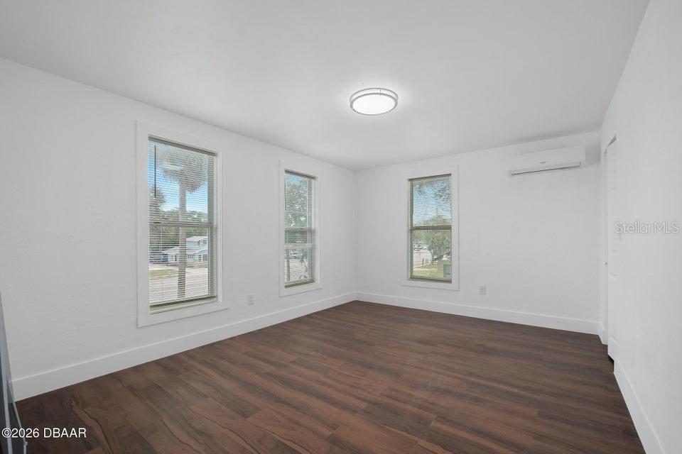 HIGBEES DAYTONA - Commercial Sale