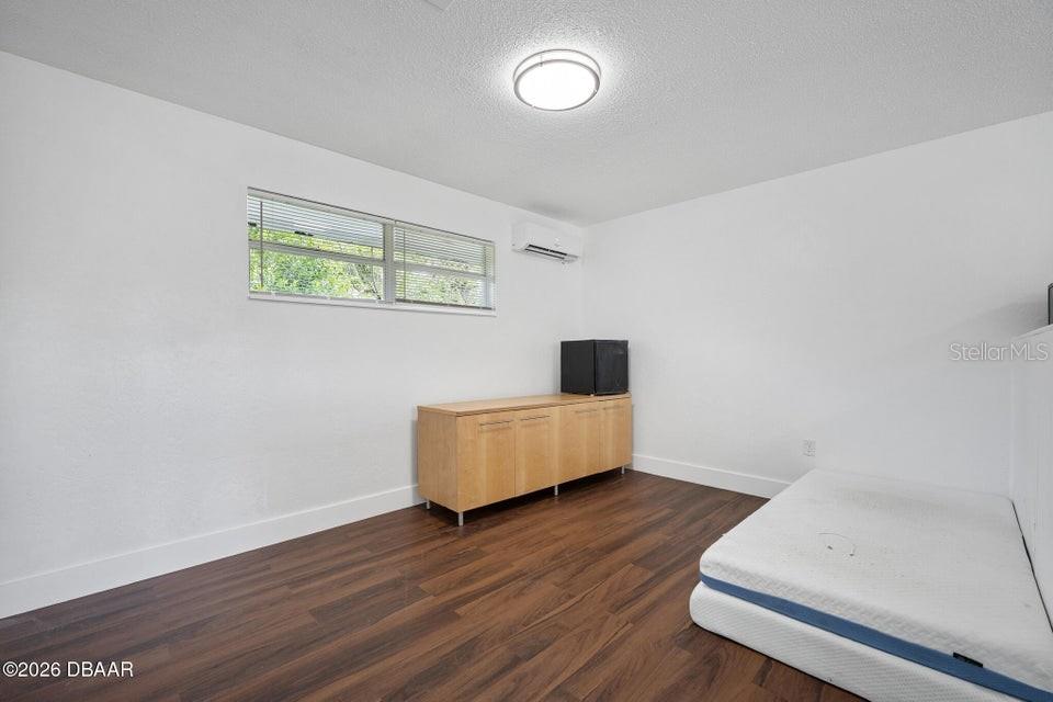 HIGBEES DAYTONA - Commercial Sale
