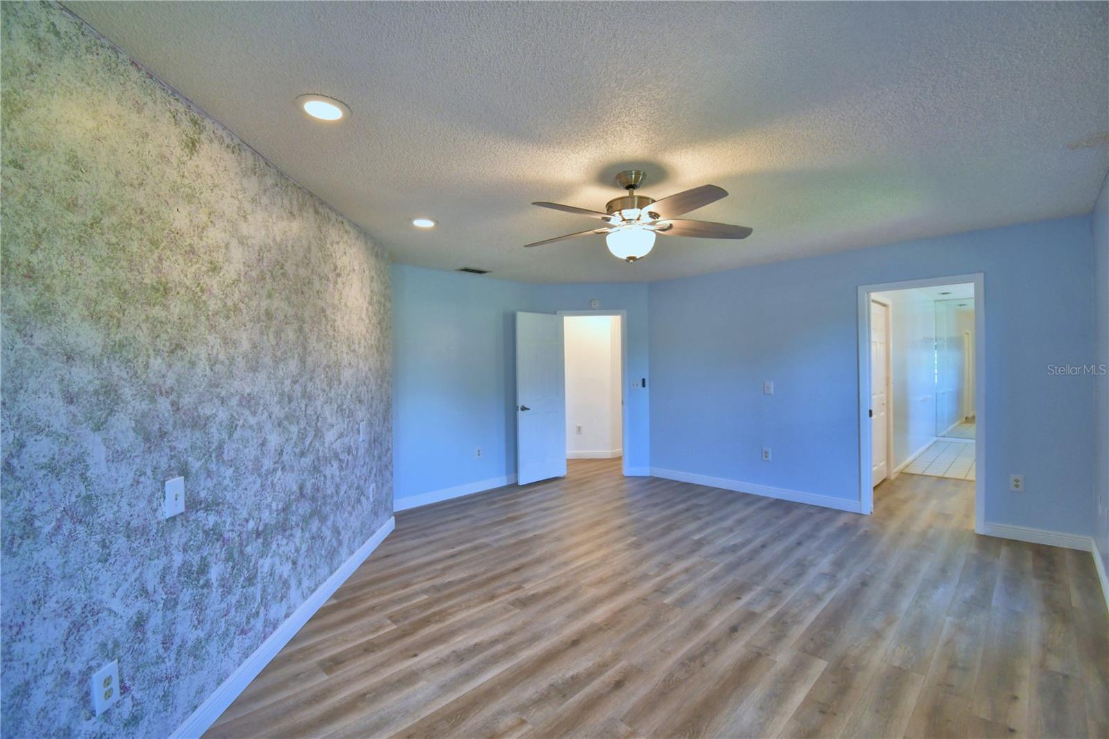 PARKVIEW LAKE ESTATES - Residential