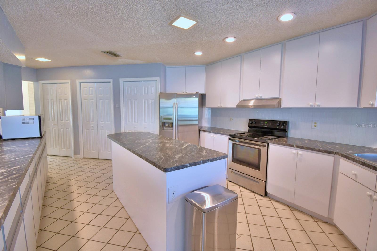 PARKVIEW LAKE ESTATES - Residential