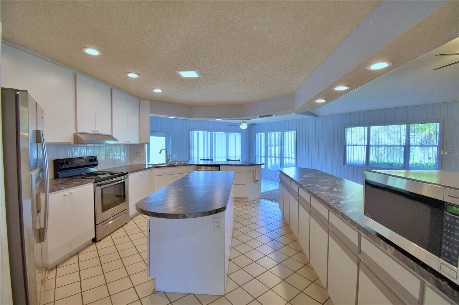 PARKVIEW LAKE ESTATES - Residential