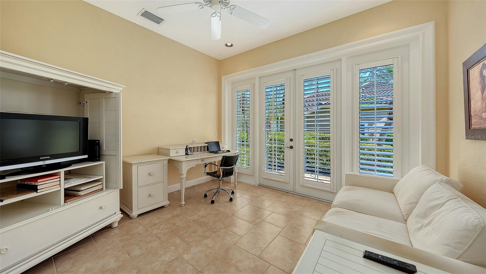 SILVER OAKS - Residential