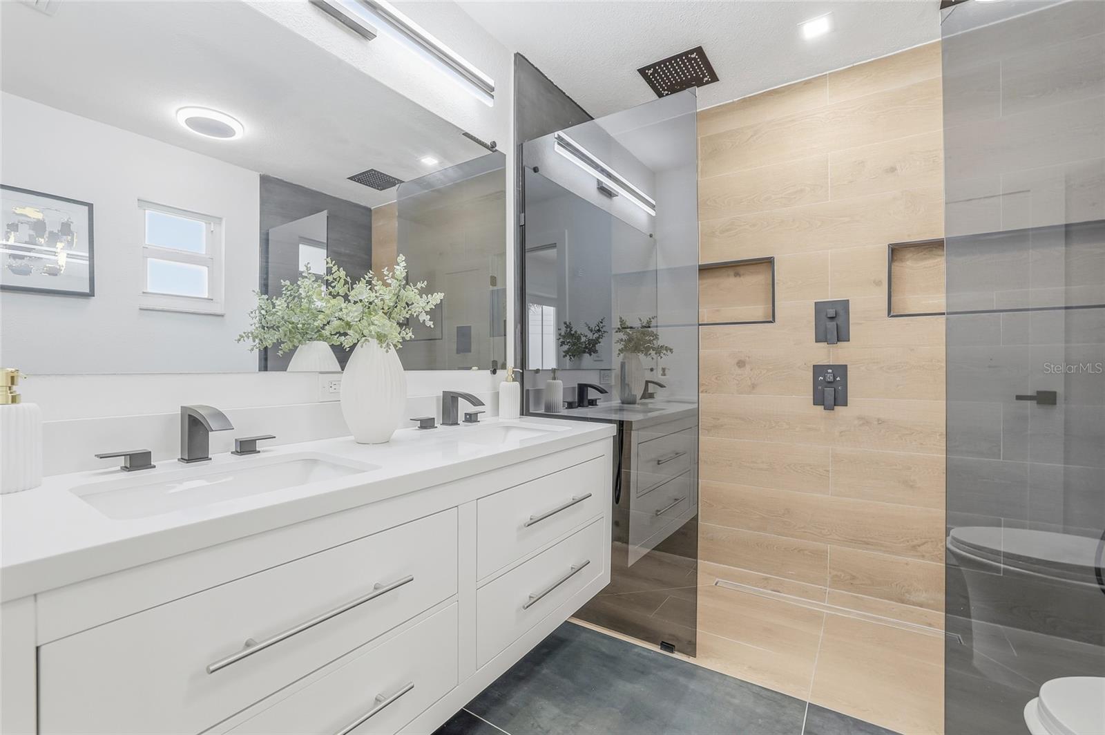 BONNIE BAY UNIT ONE - Residential