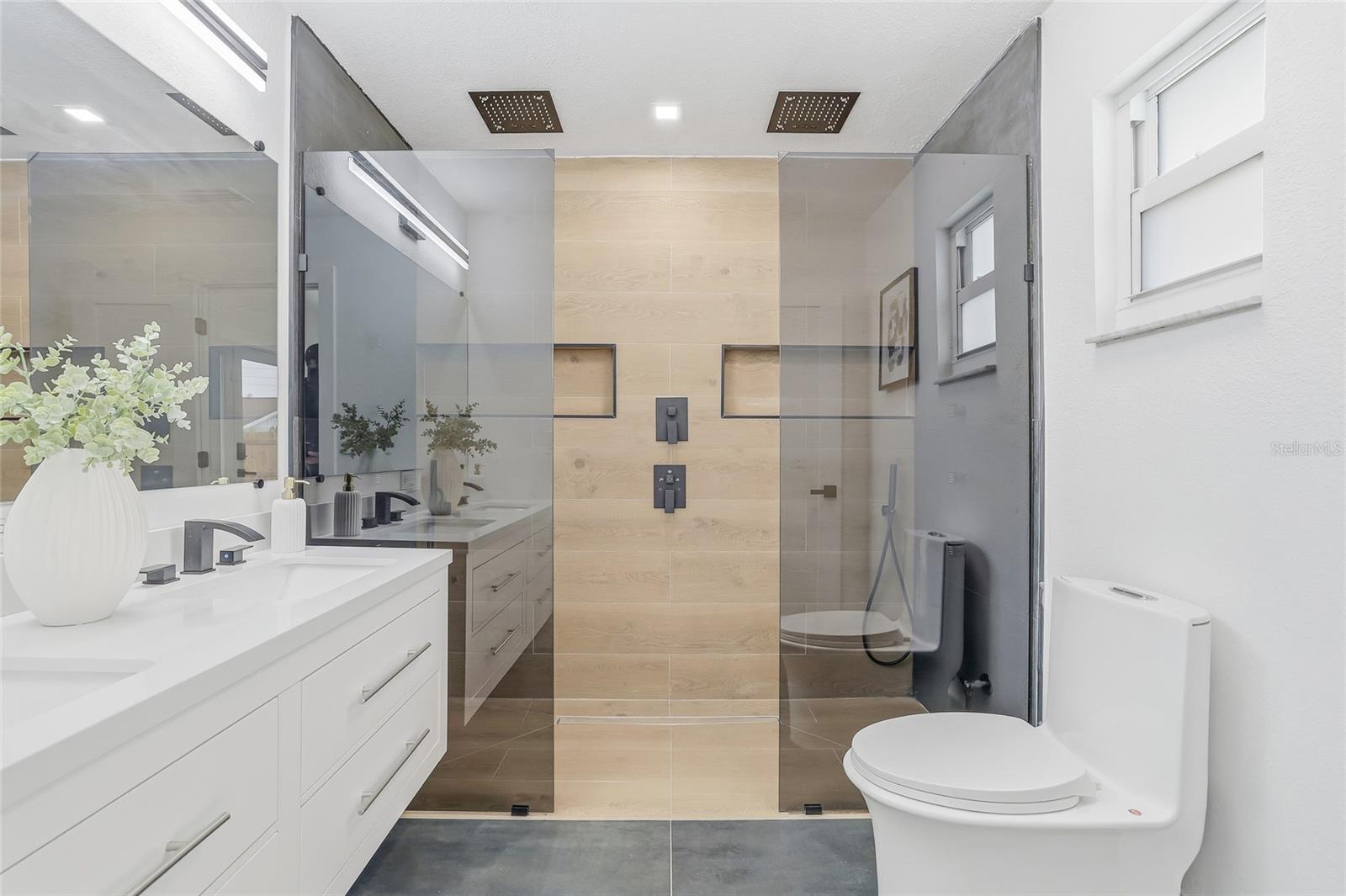 BONNIE BAY UNIT ONE - Residential