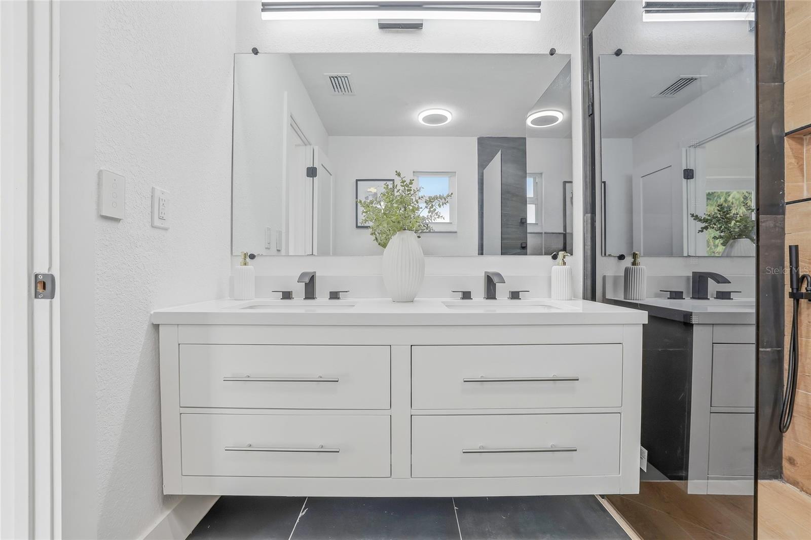 BONNIE BAY UNIT ONE - Residential