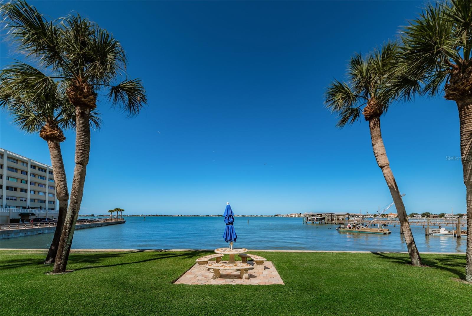 HARBOUR CLUB CONDO NO 3INC - Residential