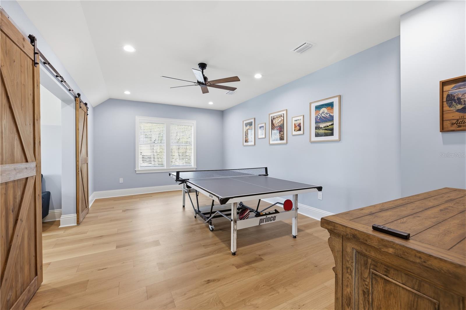 SUBURB ROYAL - Residential