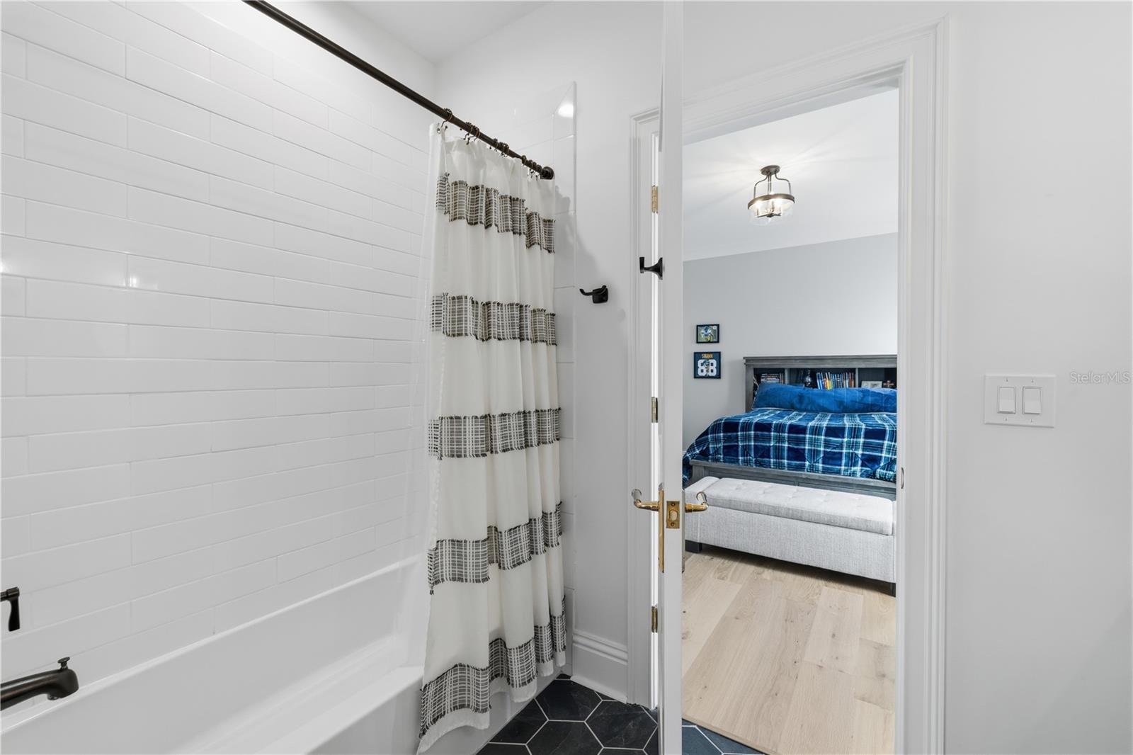 SUBURB ROYAL - Residential