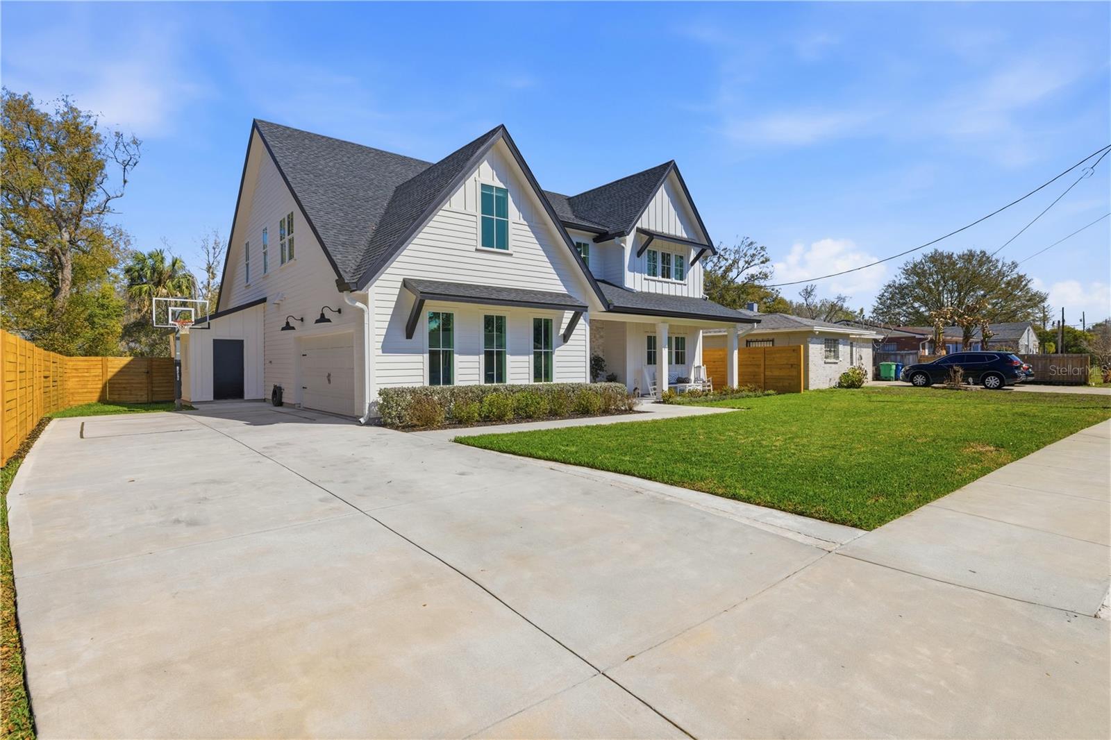 SUBURB ROYAL - Residential