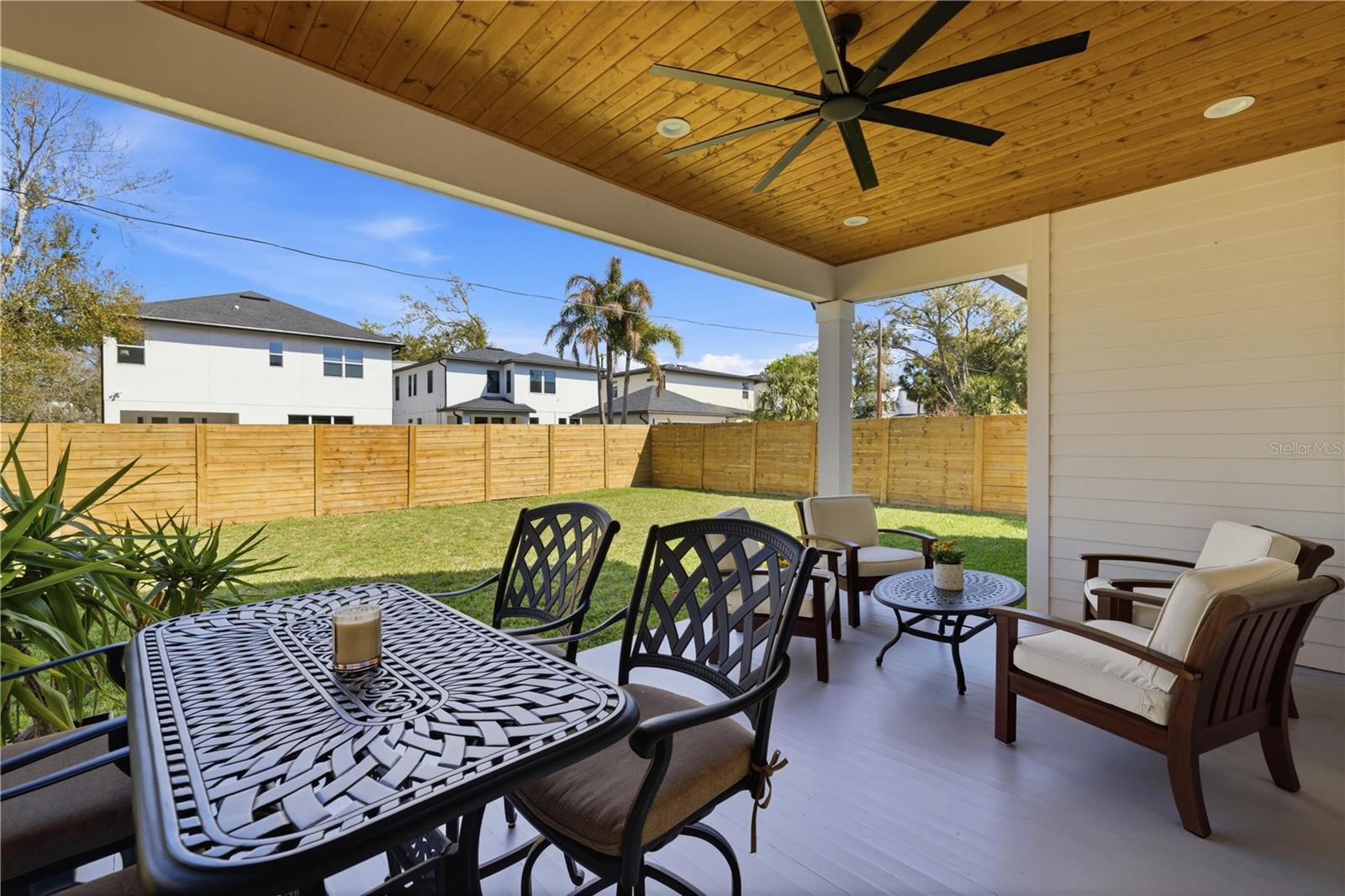 SUBURB ROYAL - Residential