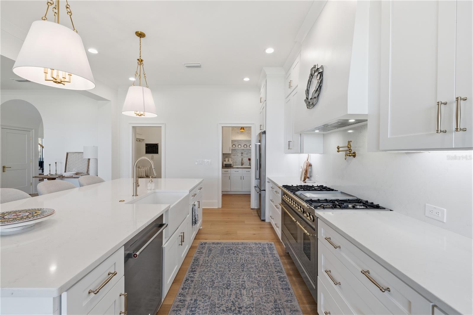 SUBURB ROYAL - Residential