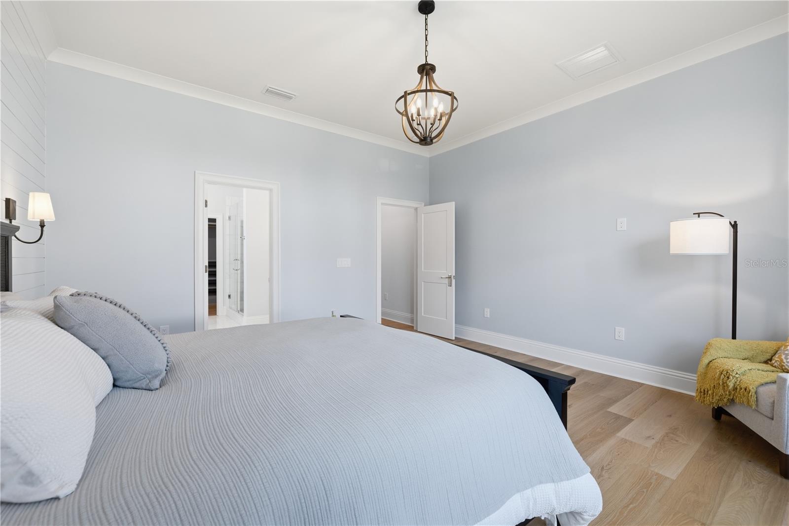 SUBURB ROYAL - Residential