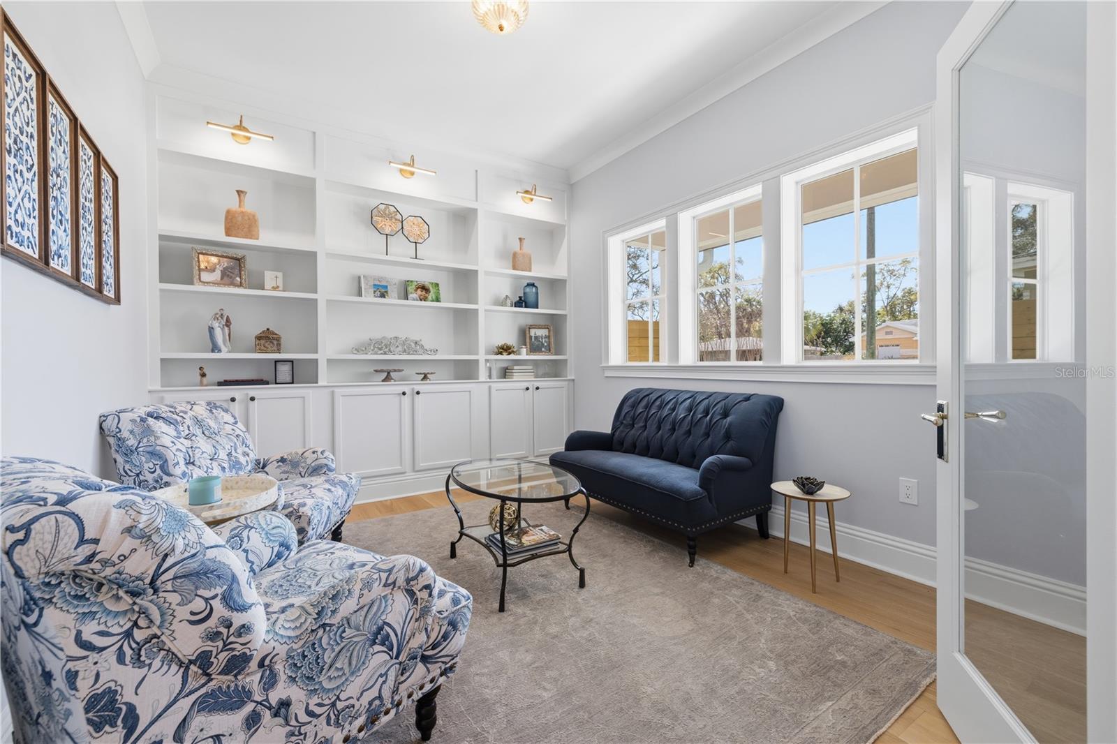 SUBURB ROYAL - Residential