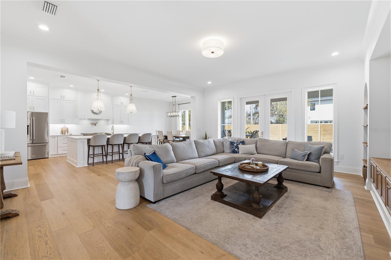 SUBURB ROYAL - Residential