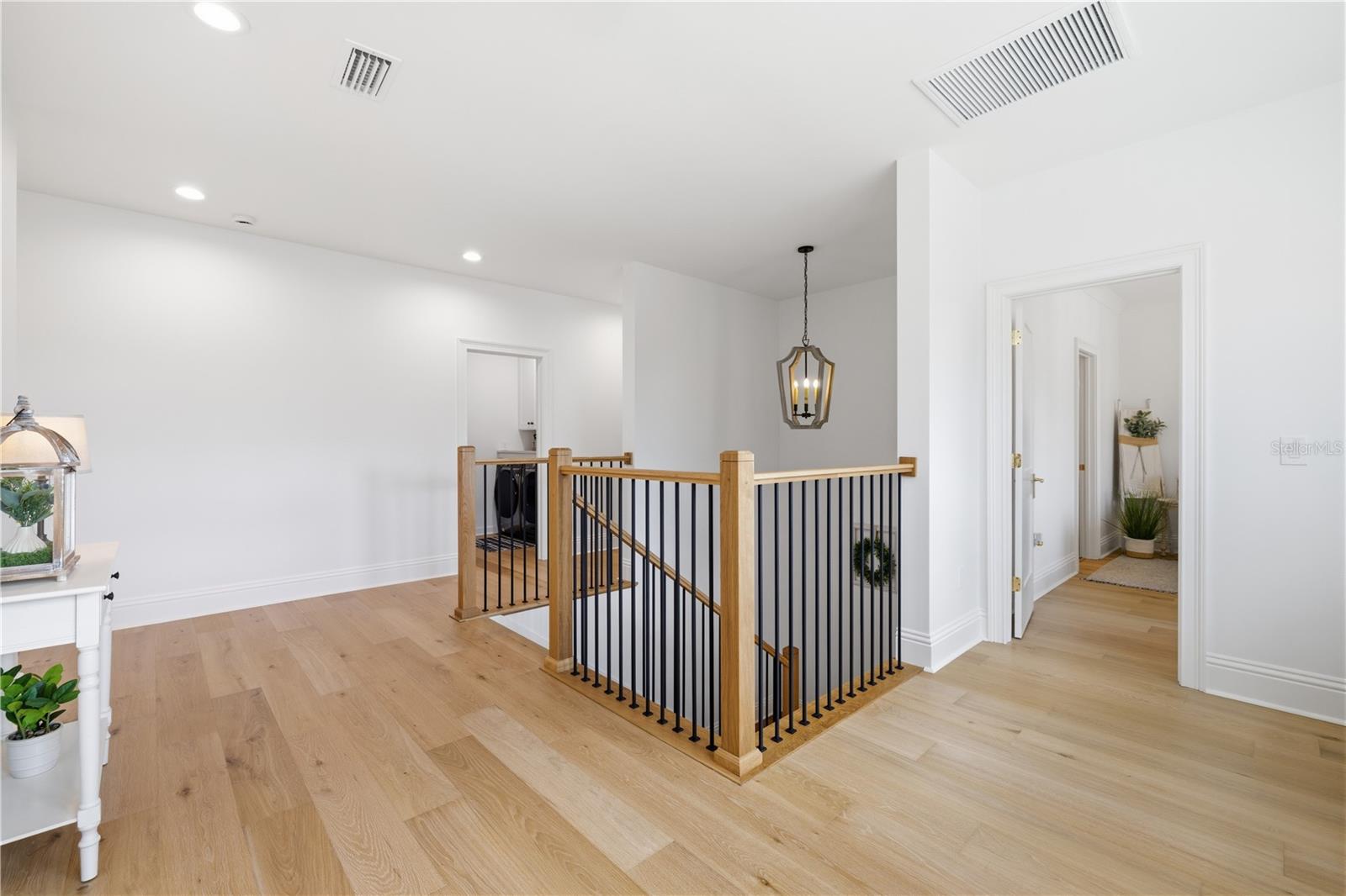 SUBURB ROYAL - Residential