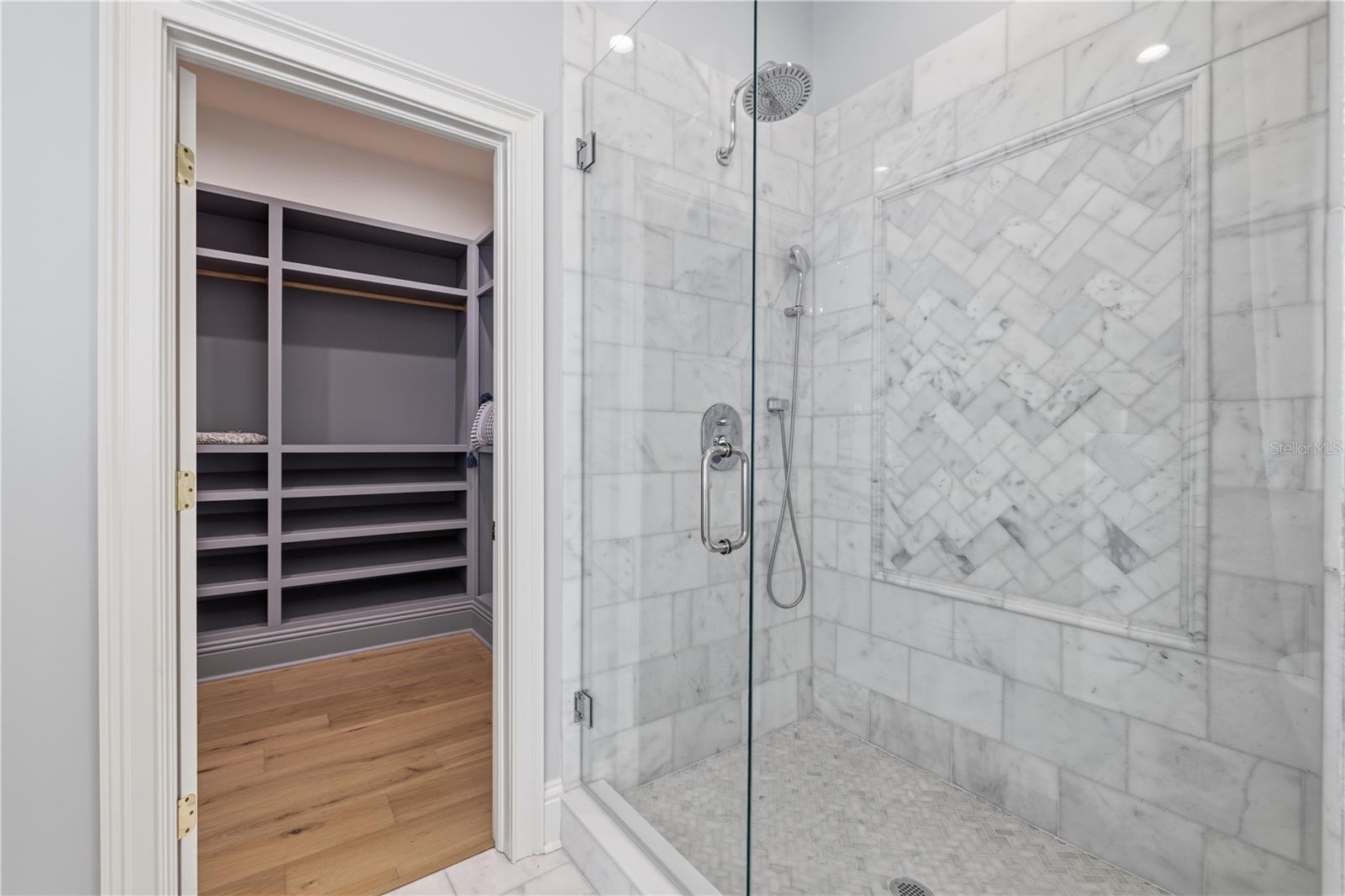 SUBURB ROYAL - Residential