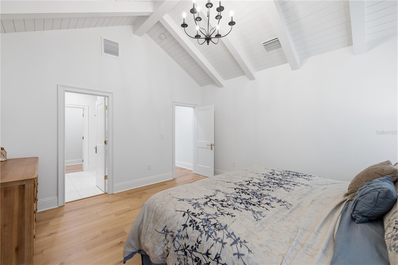 SUBURB ROYAL - Residential