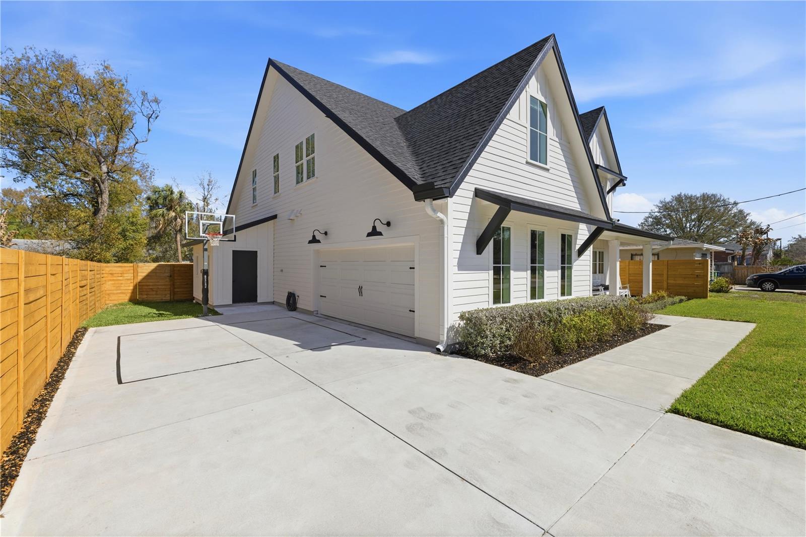 SUBURB ROYAL - Residential