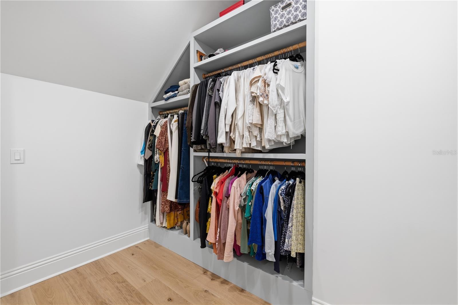 SUBURB ROYAL - Residential