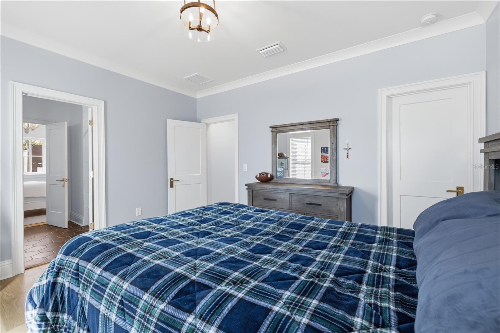 SUBURB ROYAL - Residential