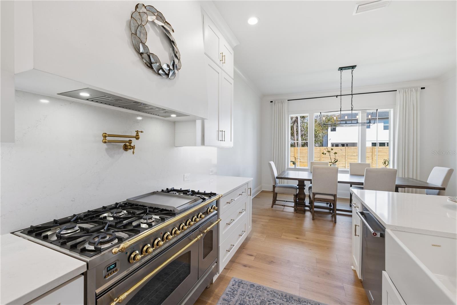 SUBURB ROYAL - Residential