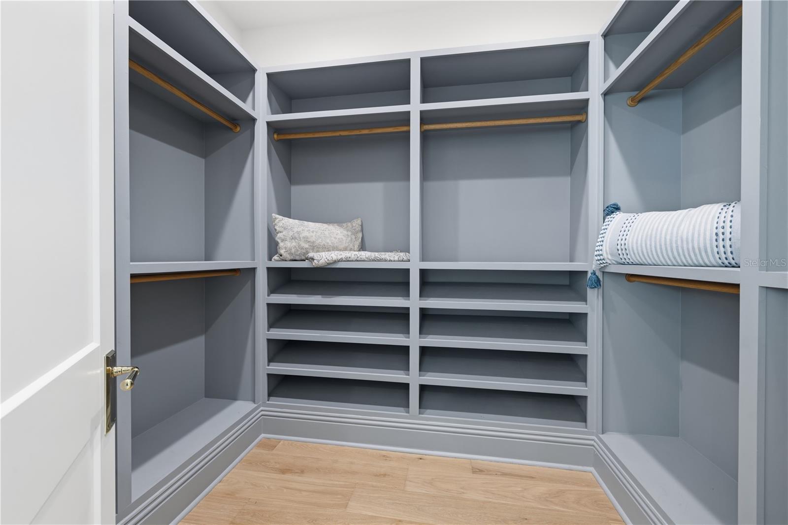 SUBURB ROYAL - Residential