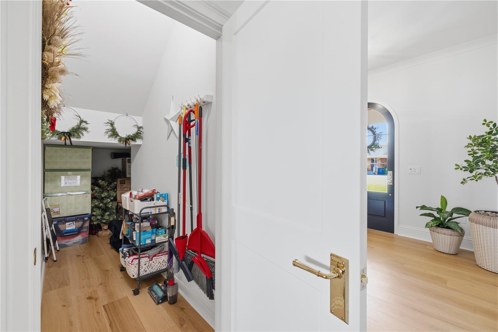 SUBURB ROYAL - Residential