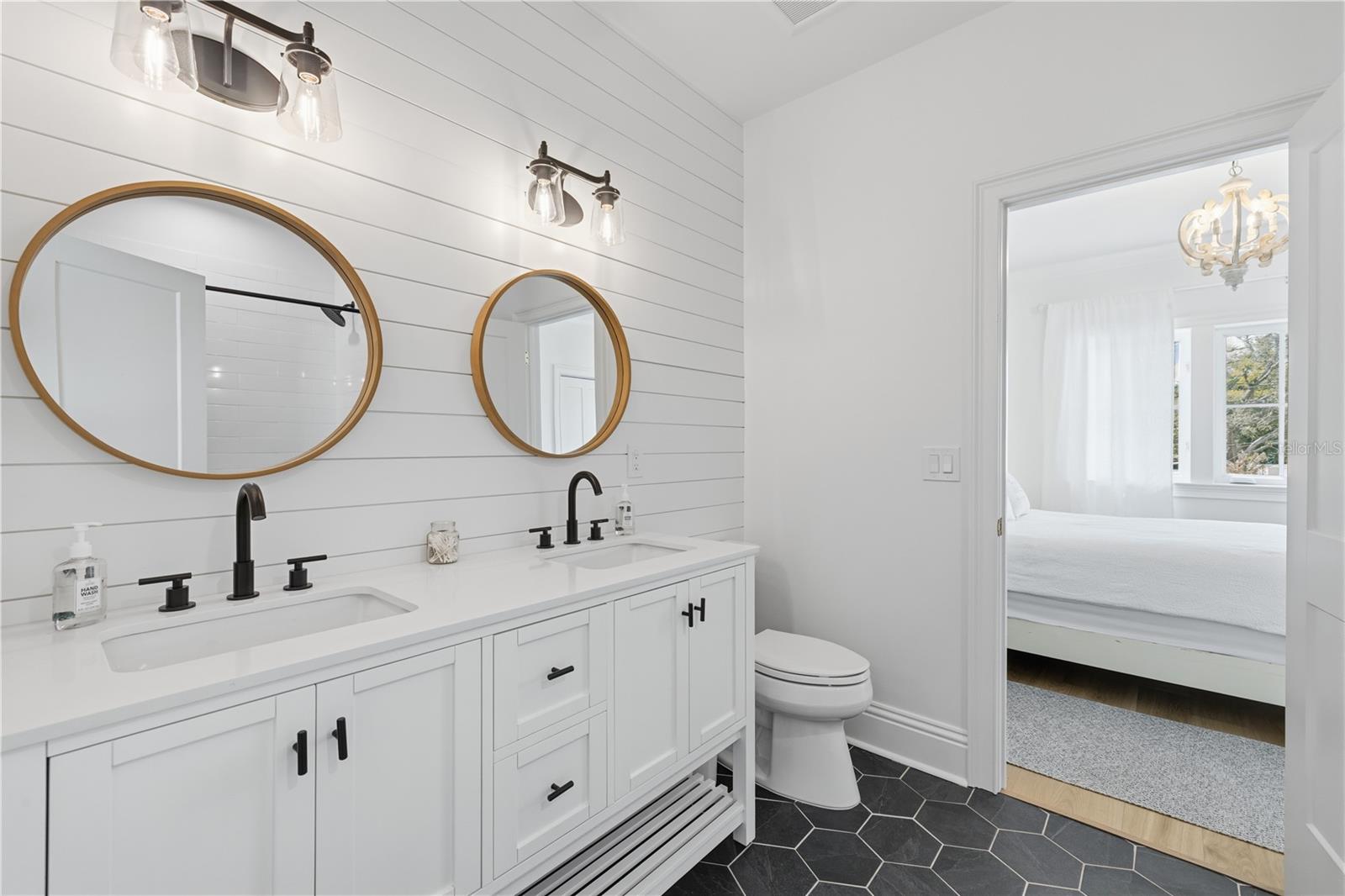 SUBURB ROYAL - Residential