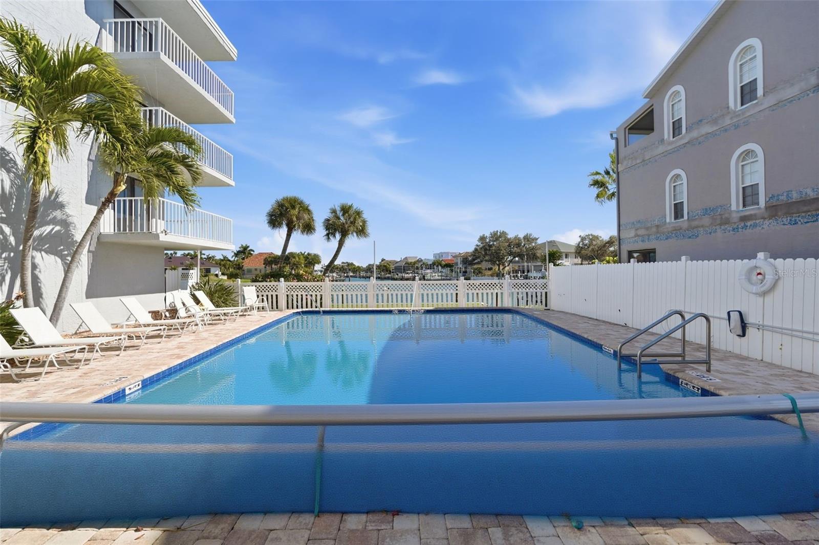 TIERRA I CONDO - Residential