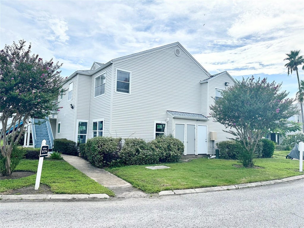Photo of 2524 Woodgate Boulevard #201, Orlando, FL 32822 (MLS # O6440652)