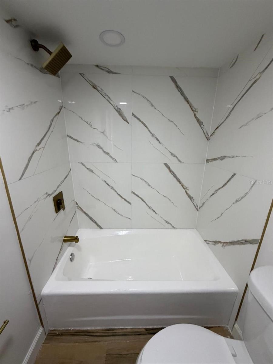 SPANISH OAKS - Residential Lease