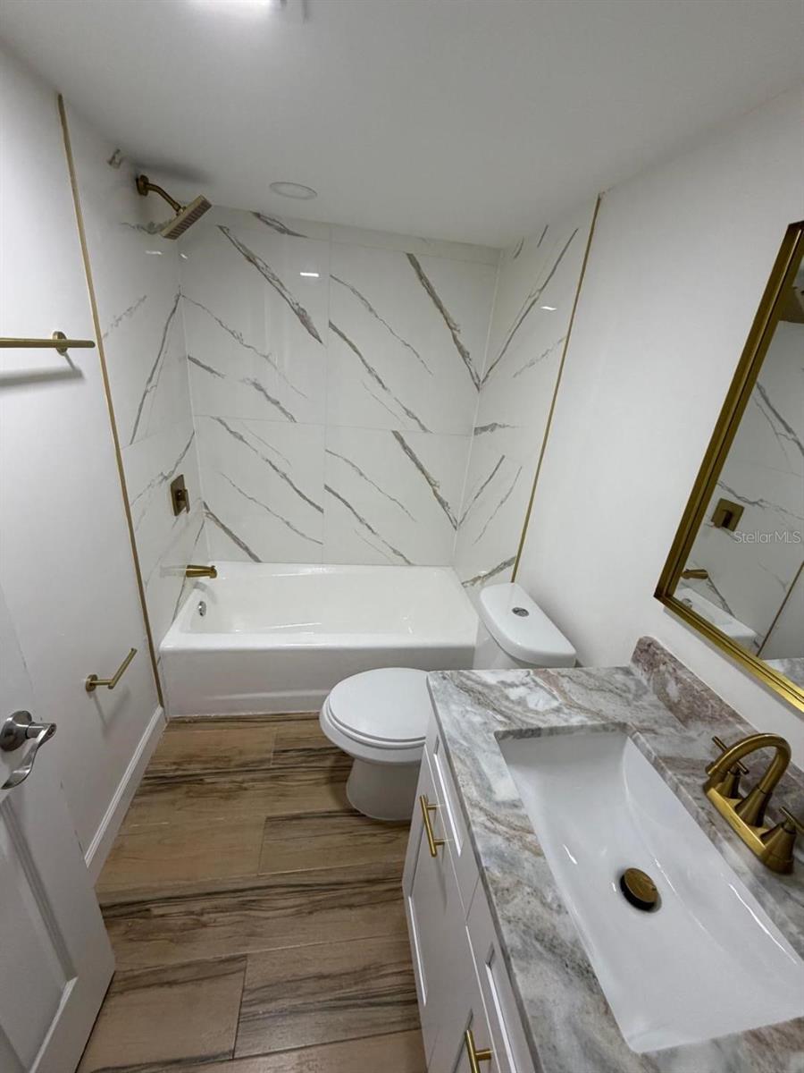 SPANISH OAKS - Residential Lease