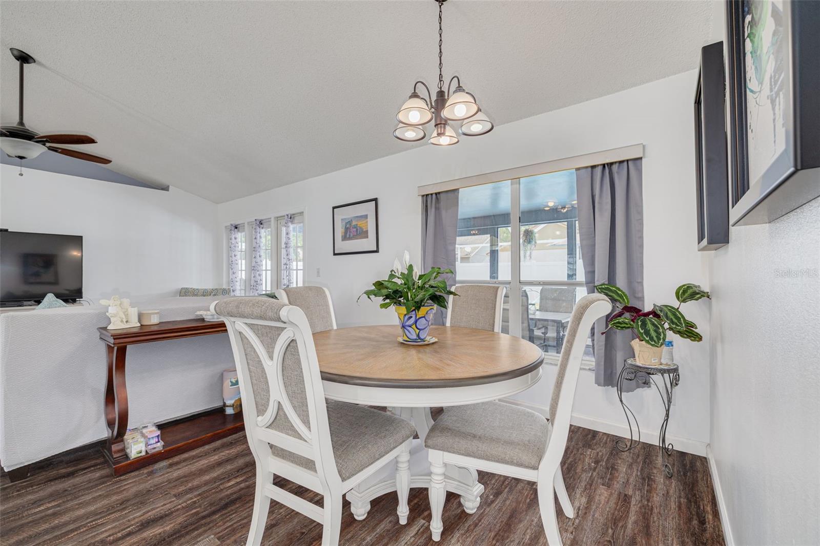 BECKETT BAY - Residential