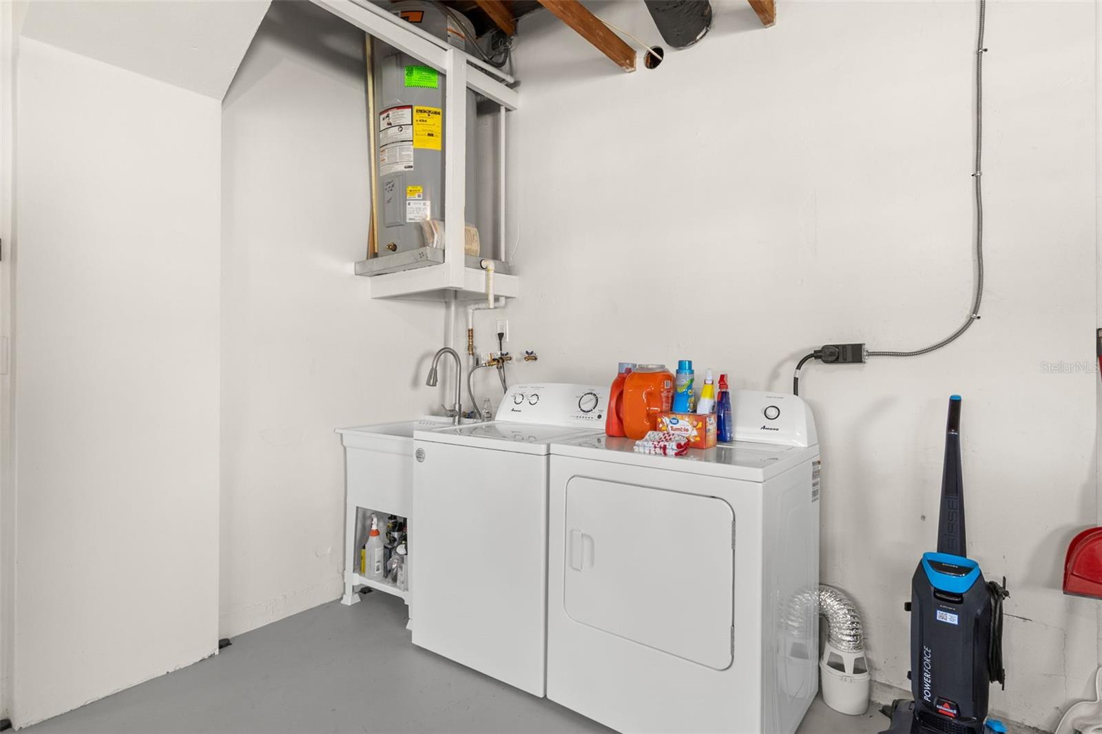 HARBOR HILLS - Residential Lease