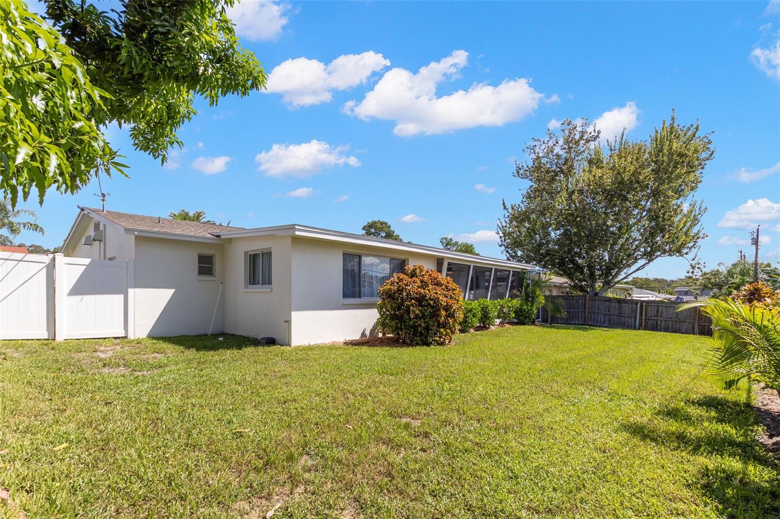 HARBOR HILLS - Residential Lease