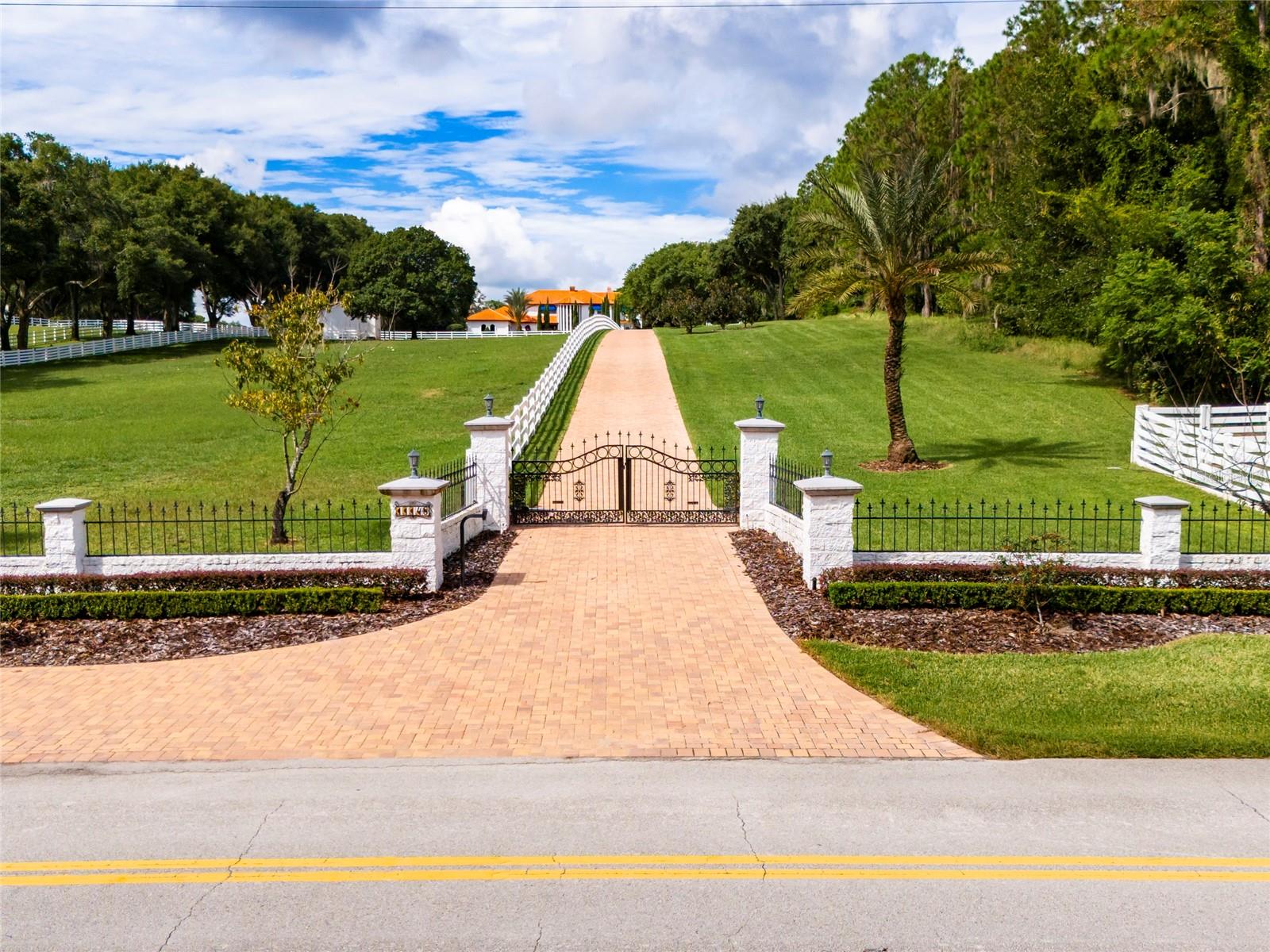 LAKE HARRIS HIGHLANDS SUB - Residential