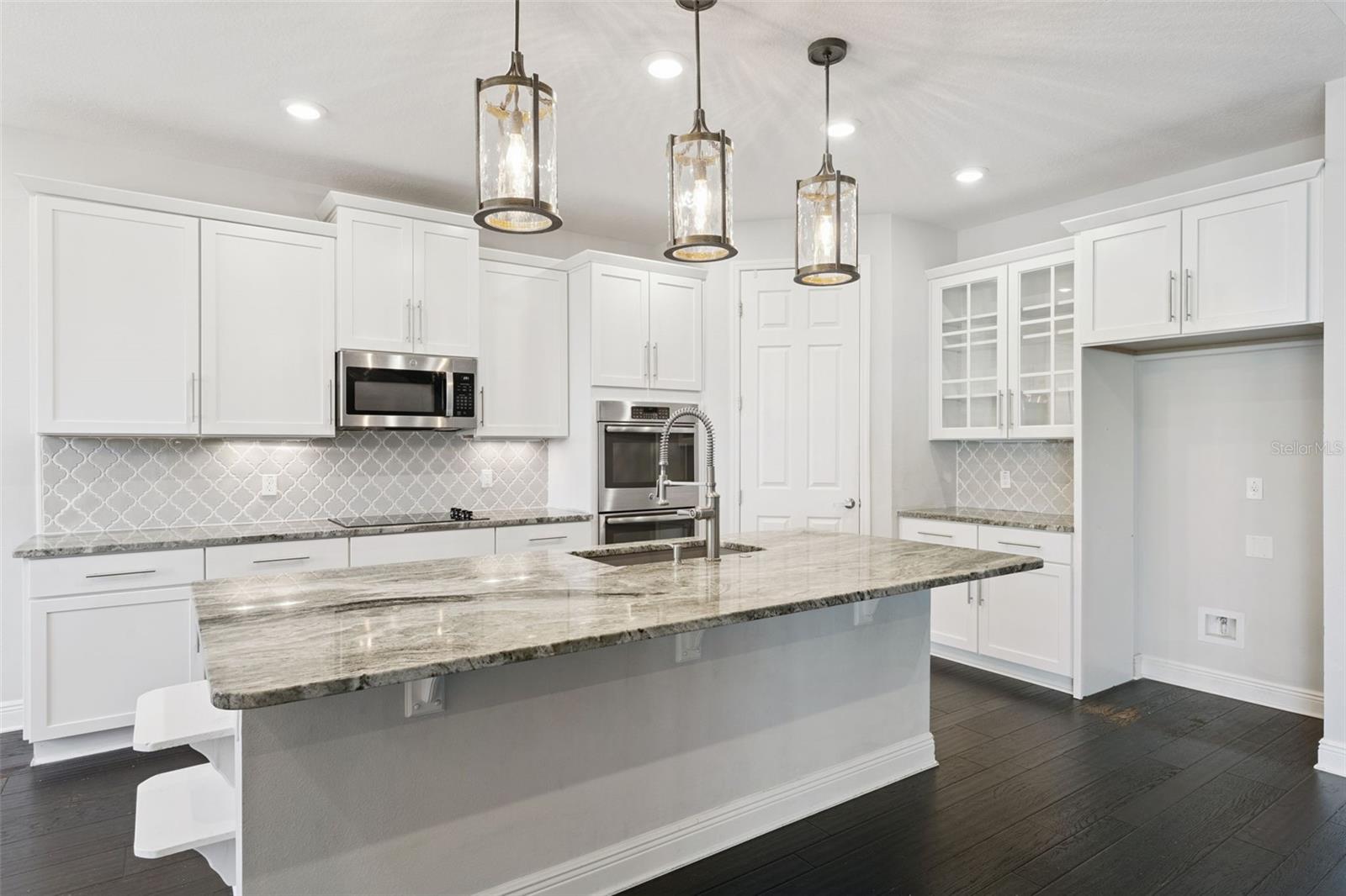 1511 GATEWAY LANE
