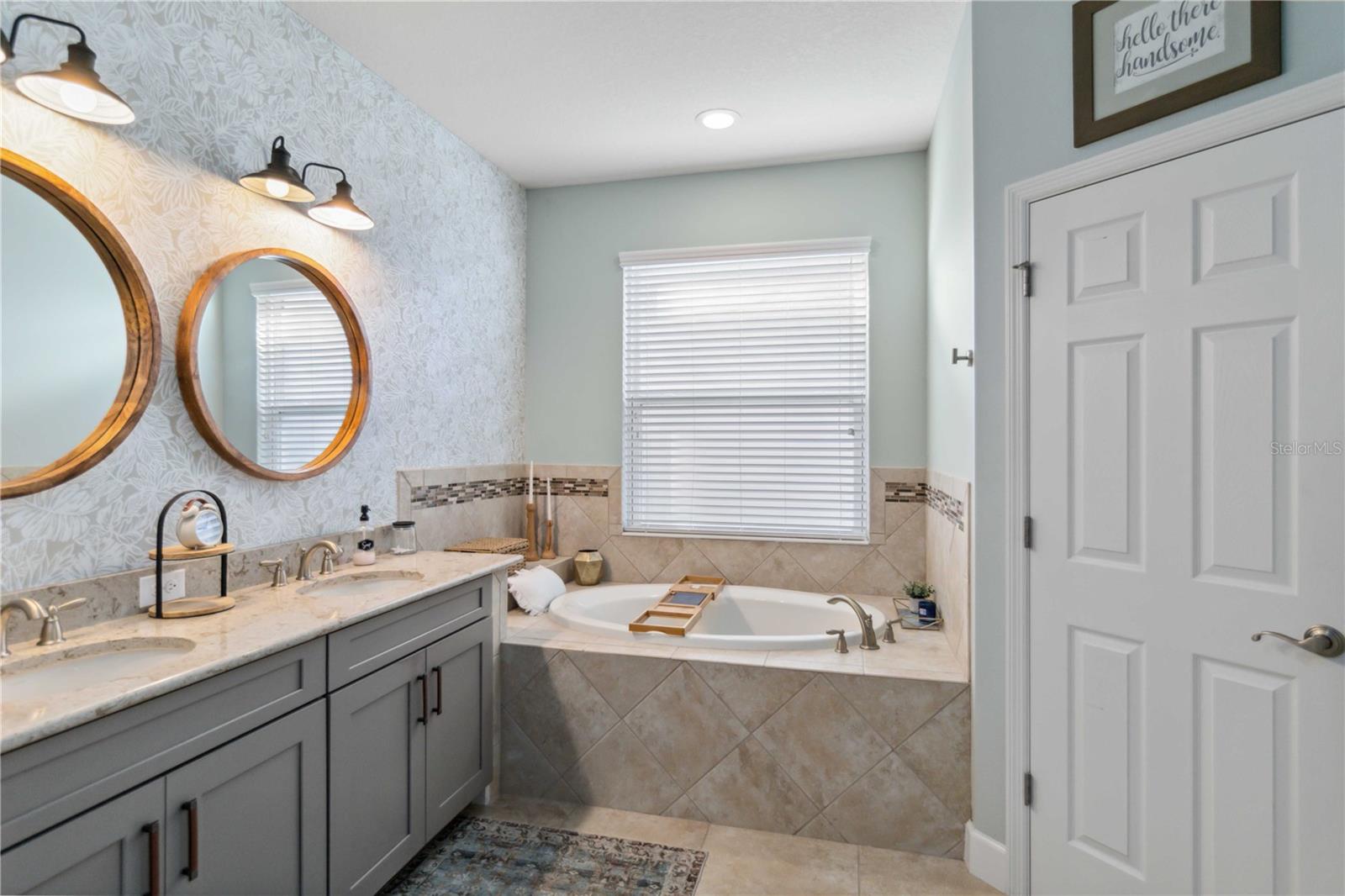 ARBOR LAKES ON PALMER RANCH - Residential