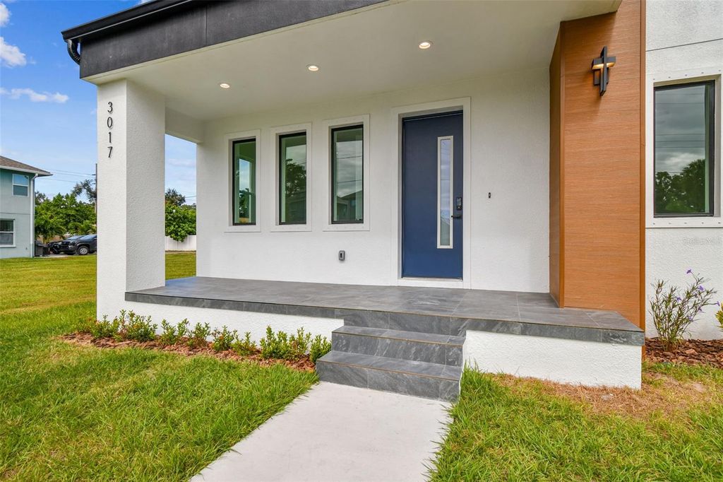 Photo of 3017 W Spruce Street, Tampa, FL 33607 (MLS # TB8443901)