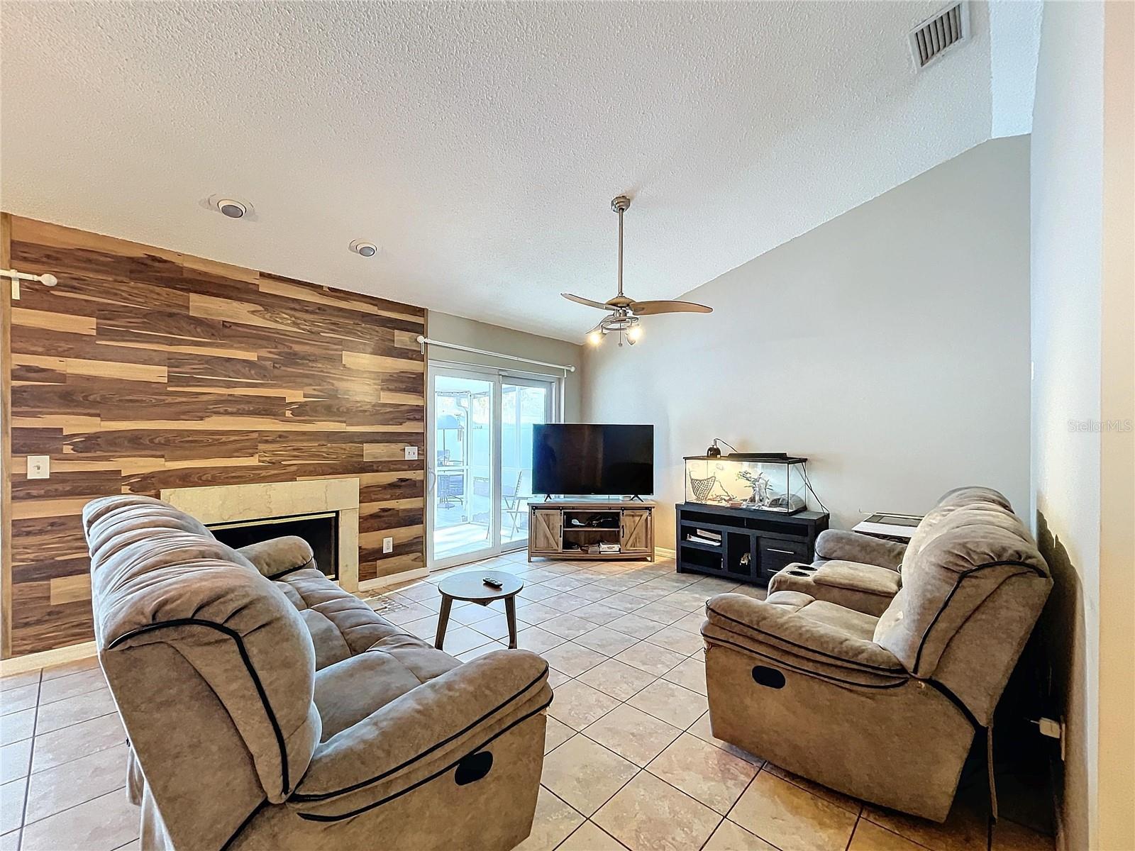 1027 HARDWOOD DRIVE